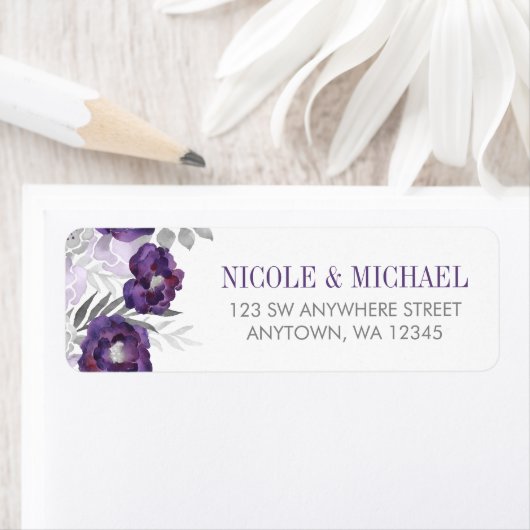 Rücksendeadresse der lila grauen Blume (Insitu)