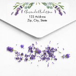 Rücksendetikett "Lavender eucalyptus"<br><div class="desc">Weiß mit Lavendelblumen,  Blume und Eukalyptusgrün dekoriert. Personalisieren Sie Ihren Namen und Ihre Adresse und fügen Sie diese hinzu. Ideal für ein Brautparty,  eine Babydusche oder eine Geburtstagsfeier.</div>