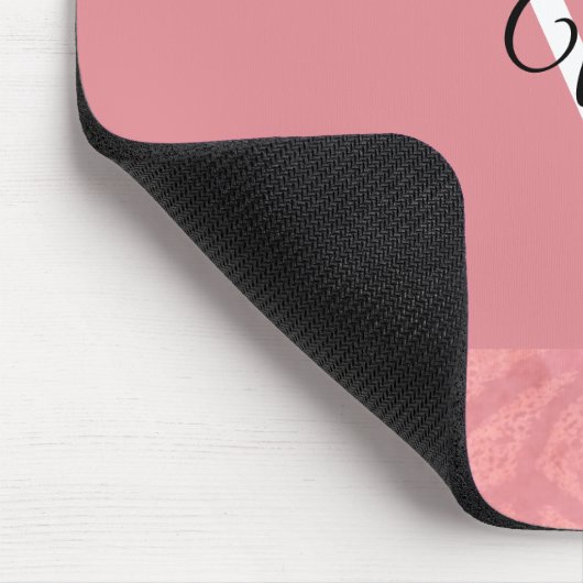 Ruddy Pink Batik Name Mit Monogramm Mousepad (Ecke)