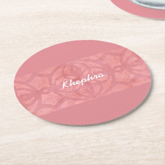 Ruddy Pink Batik Name Mit Monogramm Runder Pappuntersetzer (Angewinkelt)