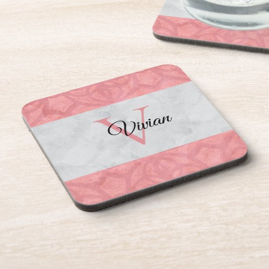 Ruddy Pink Batik und Grau Wasserfarbe Mit Monogram Getränkeuntersetzer (Linke Seite)