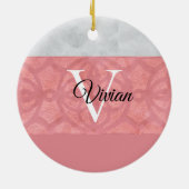 Ruddy Pink Batik und Grau Wasserfarbe Mit Monogram Keramik Ornament (Hinten)