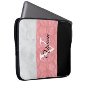 Ruddy Pink Batik und Grau Wasserfarbe Mit Monogram Laptopschutzhülle (Vorne Rechts)