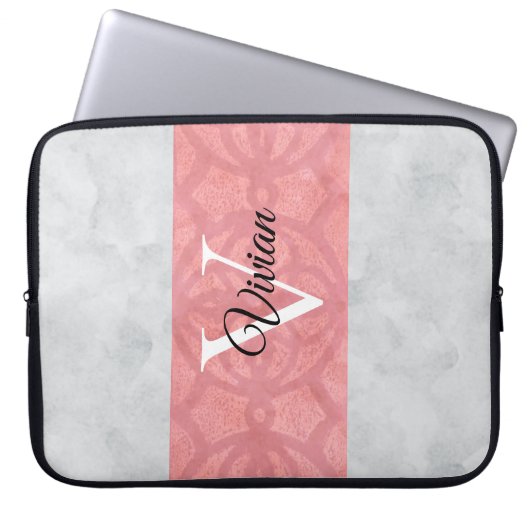 Ruddy Pink Batik und Grau Wasserfarbe Mit Monogram Laptopschutzhülle (Vorderseite)