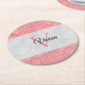 Ruddy Pink Batik und Grau Wasserfarbe Mit Monogram Runder Pappuntersetzer (Angewinkelt)