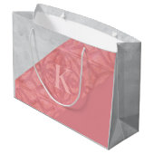 Ruddy Pink Batik und Graufarbenbrief Große Geschenktüte (Rückseite Schrägansicht)