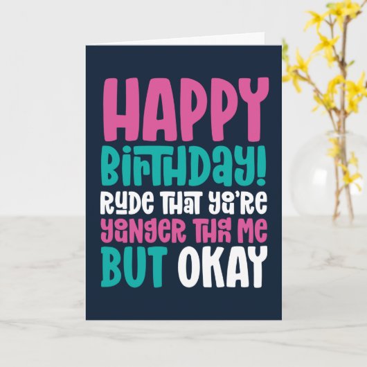 Rude du bist jünger als ich, aber ok Funny Geburts Karte (Gelbe Blume)