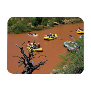 Ruderboot-Flöße fahren in den Colorado River ein Magnet