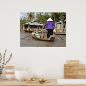 Rudern eines Bootes im Mekong-Delta, Vietnam Poster (Küche)