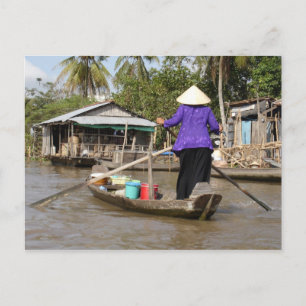 Rudern eines Bootes im Mekong-Delta, Vietnam Postkarte