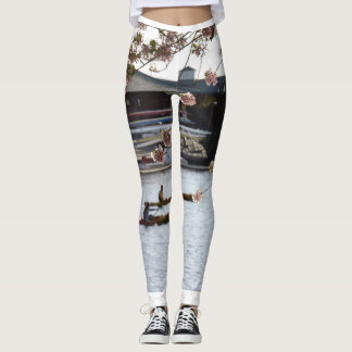 Rudern unter den japanischen Kirschblüten Leggings