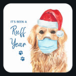 Ruff Year Golden Retriever Funny Christmas Dog Quadratischer Aufkleber<br><div class="desc">Es war ein Ruff Year ! Fügen Sie einen kleinen Spaß und senden Sie fröhliche Weihnachtsgrüße mit diesem bezaubernden und lustigen Weihnachtsaufkleber Santa Hunde Golden Retriever Pandemic Weihnachtsaufkleber . Golden Retriever Hund mit Weihnachtsmannmütze und Gesichtsmaske. Front: Personalisieren mit Name, Zurück: Jahr. Dieser goldene Retriever Weihnachtsaufkleber wird bei Golden Retriever Liebhabern...</div>