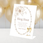 Rufzeichen des Ring-Brautparty Sockelschild<br><div class="desc">Fügen Sie Ihrem Fest ein unterhaltsames und interaktives Element mit unserem Podest-Schild 'Ring Hunt' hinzu. Dieses Schild mit zarten Aquarellblumen und elegantem Drehbuch ergänzt die Elegant Pearls und Prosecco Brautparty Collection und bietet einen charmanten Weg,  um die Gäste in ein zauberhaftes und unvergessliches Spiel zu versetzen.</div>