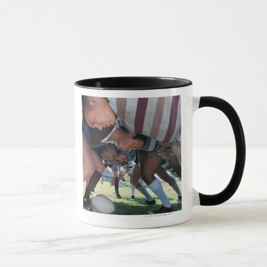 Rugby-Gewerkschafts-Spieler in einem Scrum Tasse (Rechts)