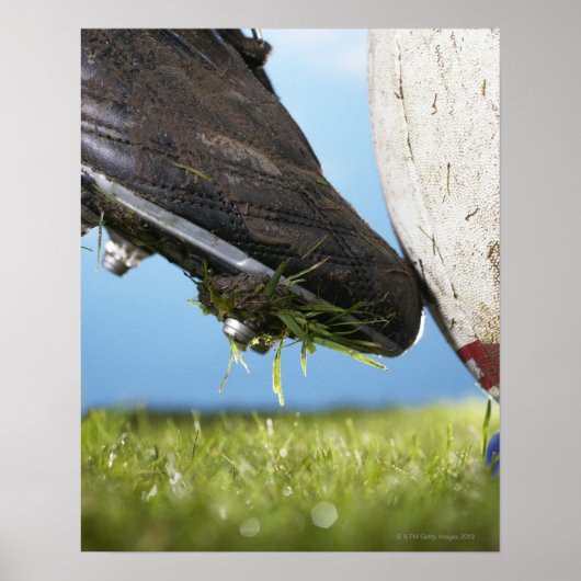 Rugby-Spieler Kickball off tee, nah aus Poster (Vorne)