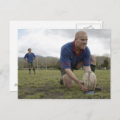 Rugby-Spieler-Positionierball auf Rugby-Pitch Postkarte (Vorne/Hinten)
