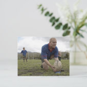 Rugby-Spieler-Positionierball auf Rugby-Pitch Postkarte (Stehend Vorderseite)