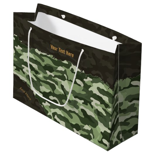 Rugged Green Camouflage Personalisiert Große Geschenktüte (Vorderseite Schrägansicht)