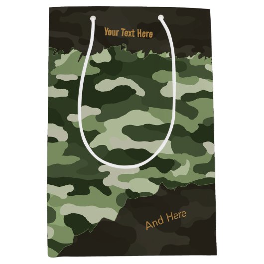 Rugged Green Camouflage Personalisiert Mittlere Geschenktüte (Vorderseite)
