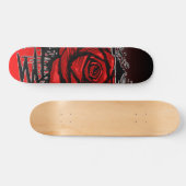 Rugged Rose Graffiti-Kunst – Rote urbane Blume Skateboard (Horizontal)