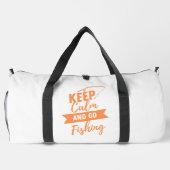 Ruhe behalten und angeln gehen duffle bag (Rückseite)