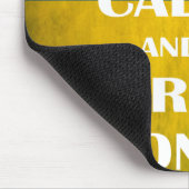 Ruhe behalten und das ukrainische Emblem-Trident w Mousepad (Ecke)