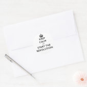 Ruhe behalten und die Revolution zu starten Runder Aufkleber (Umschlag)