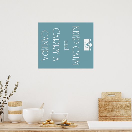 Ruhe behalten und eine Kamera tragen Poster (Küche)