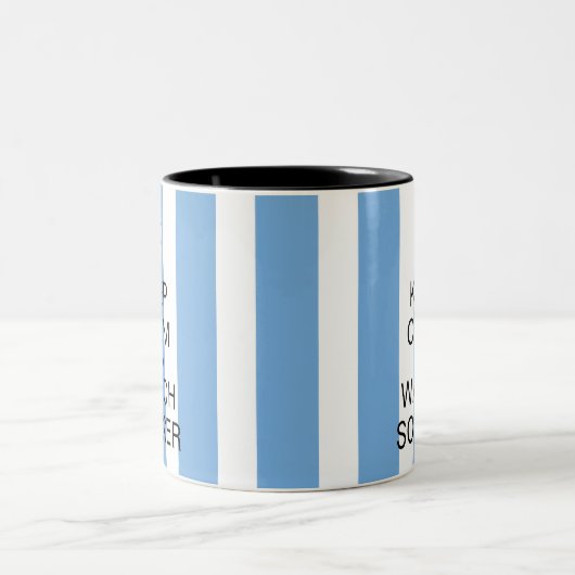 Ruhe behalten und Fußball Argentinien Blaue Streif Zweifarbige Tasse (Mittel)