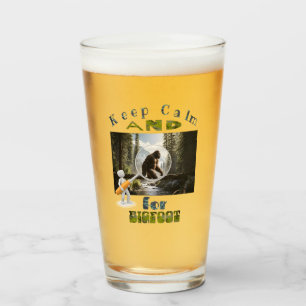 Ruhe behalten und nach dem besten Bigfoot suchen Glas