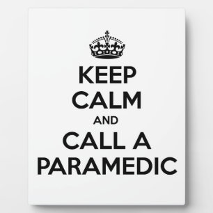 Ruhe behalten und Paramedic anrufen Fotoplatte
