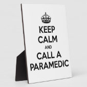 Ruhe behalten und Paramedic anrufen Fotoplatte (Seite)