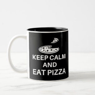 Ruhe behalten und Pizza essen Zweifarbige Tasse