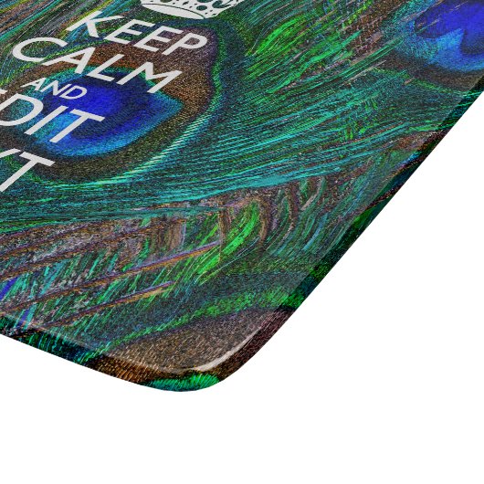 Ruhe behalten und Text auf Pfauenfedern haben Schneidebrett (Ecke)