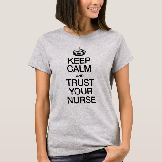 Ruhe behalten und Vertrauen in Ihre Krankenversich T-Shirt (Vorderseite)