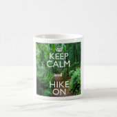 Ruhe behalten und Wandern Kaffeetasse (Mittel)