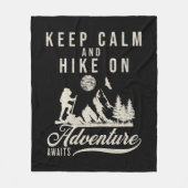 Ruhe behalten und weiter wandern fleecedecke (Vorderseite)