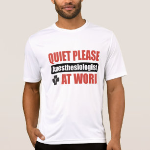 Ruhe-bitte Anästhesiologe bei der Arbeit T-Shirt