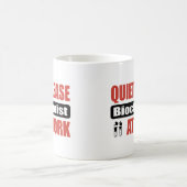 Ruhe-bitte Biochemiker bei der Arbeit Kaffeetasse (Mittel)