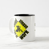 Ruhe bitte, Mann bei der Arbeit Zweifarbige Tasse (Vorderseite Links)