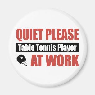 Ruhe bitte Tischtennis-Spieler bei der Arbeit Magnet