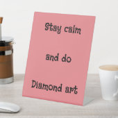 Ruhe bleibe und Diamantenkunst machen Sockelschild (In SItu)