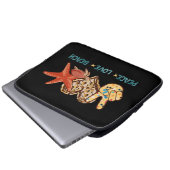 Ruhe, Liebe, Strand | Friede, Herz, Schildkröte Laptopschutzhülle (Vorne Knopf)