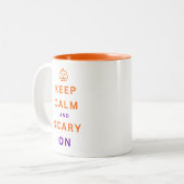 Ruhe und Beängstigend auf Orangentext & Pumpkin be Zweifarbige Tasse (Vorderseite Links)