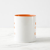 Ruhe und Beängstigend auf Orangentext & Pumpkin be Zweifarbige Tasse (Mittel)
