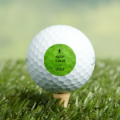 Ruhe und Golf behalten mit grünem Hintergrund Golfball (Insitu T-Shirt)