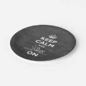Ruhe und Party auf Chalkboard Funny Holiday behalt Pappteller (Schrägansicht)