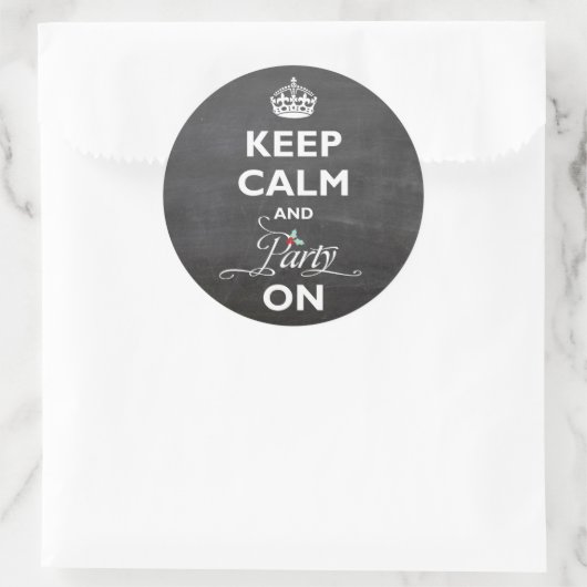 Ruhe und Party auf Chalkboard Funny Holiday behalt Runder Aufkleber (Tasche)