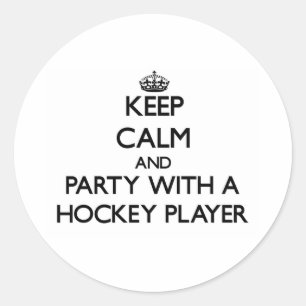 Ruhe und Party mit Hockeyspieler behalten Runder Aufkleber