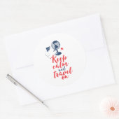 Ruhe und Reisen auf der sonnigen Touristenattrakti Runder Aufkleber (Umschlag)